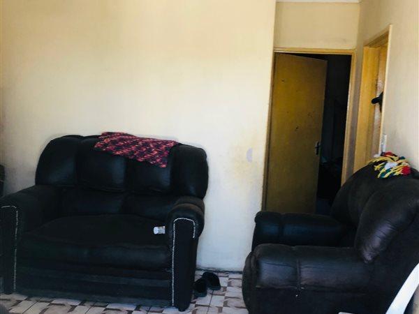 2 Bedroom Property for Sale in Umrhabulo Triangle Western Cape